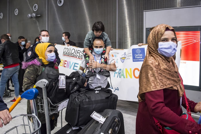 Arrivée en France de réfugiés, via les “couloirs humanitaires".