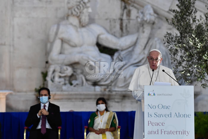 Le pape François lors de la cérémonie interreligieuse organisée à Rome, Italie.