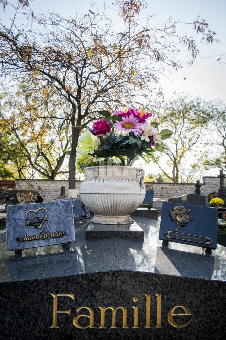 Tombe au cimetière de Bercy.