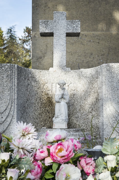 Tombe au cimetière ancien à Charenton-le-Pont