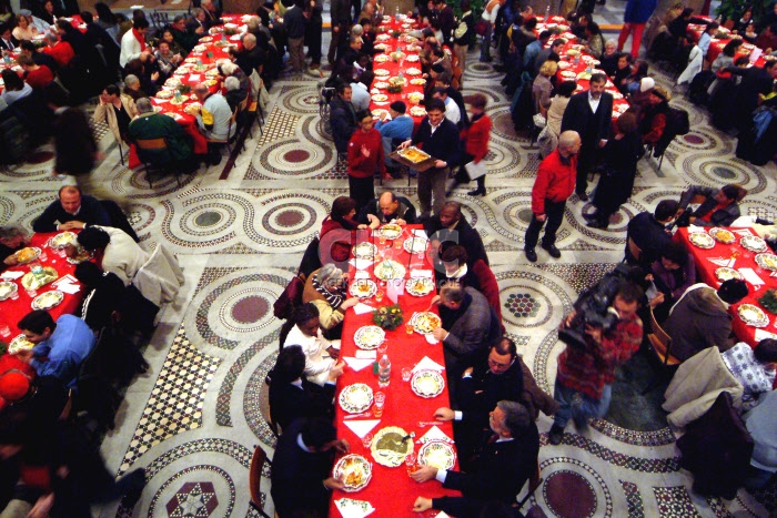 Repas de Noël des pauvres à Rome