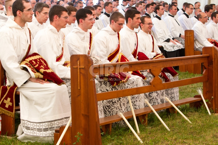 Ordinations à Ecône