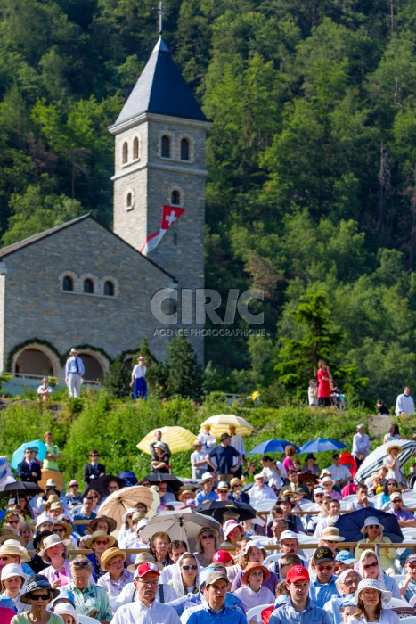 Ordinations à Ecône