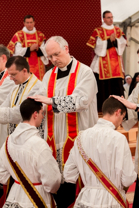 Ordinations à Ecône