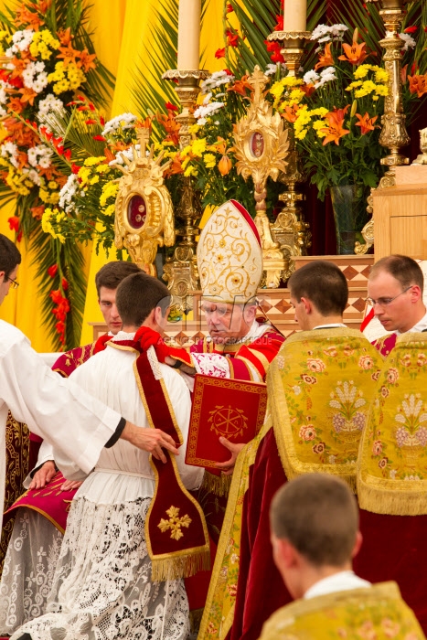 Ordinations à Ecône