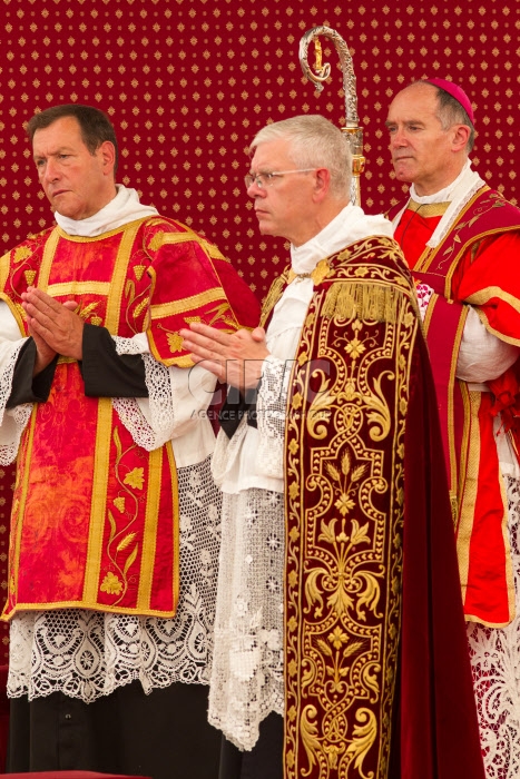 Ordinations à Ecône