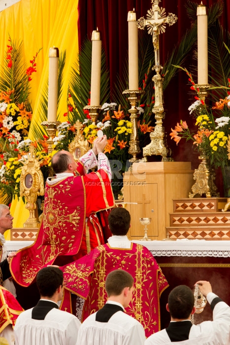 Ordinations à Ecône