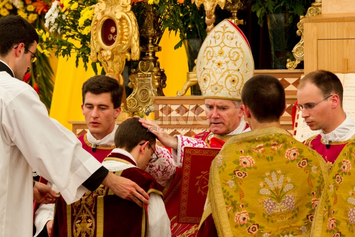 Ordinations à Ecône