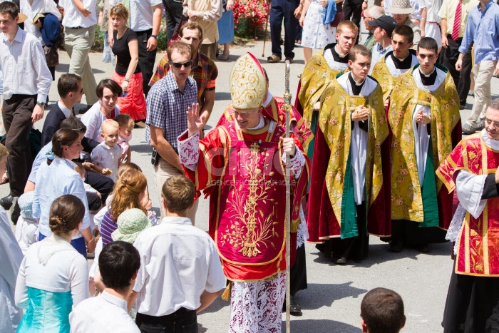 Ordinations à Ecône