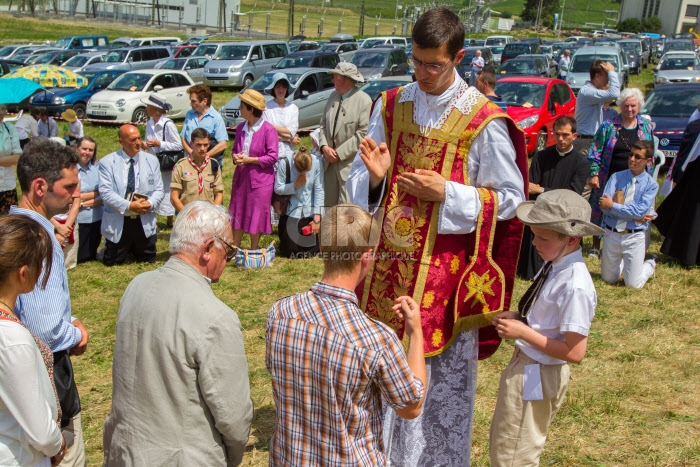 Ordinations à Ecône