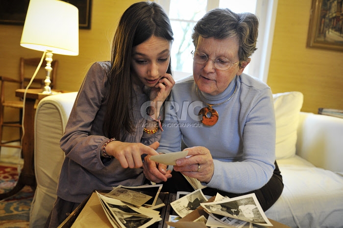 Grand-mère et petite fille