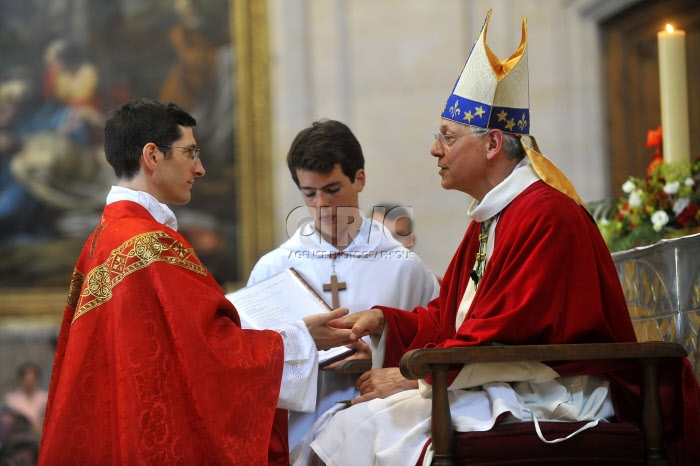 Ordinations sacerdotales à Versailles