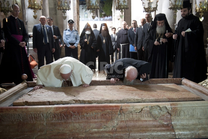 Pape François et BARTHOLOMEE 1er au St Sépulcre