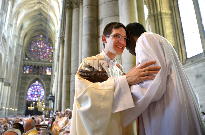 Ordination presbytérale d'Arnaud DHUICQ