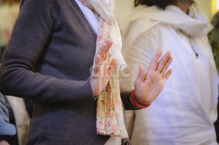 Notre Père lors de la messe dans l'église de Ardevon