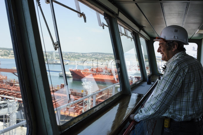 Le père Bruno Lery, un prêtre sur les pétroliers