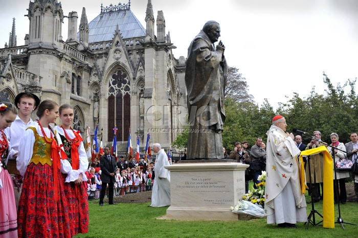 Inauguration de la statue de Jean-Paul II à Paris