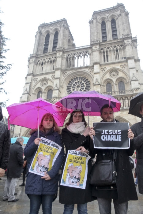 Hommage Charlie Hebdo à Notre-Dame de Paris