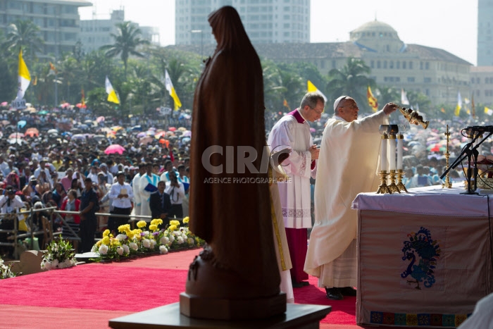 Le pape François célèbre une messe à Colombo