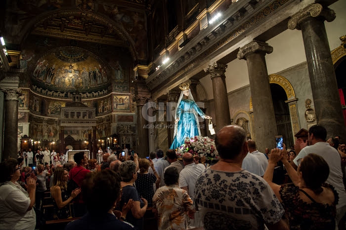 Fête de Noantri, procession de la Madone du Fleuve à Rome, Italie.