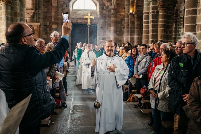 Festival Via Aeterna, messe solennelle en l'église abbatiale au Mont St Michel