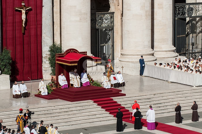 Messe de canonisation de 35 nouveaux saints.