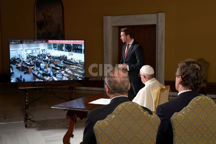 Le pape François s'entretient avec les astronautes de l'ISS.