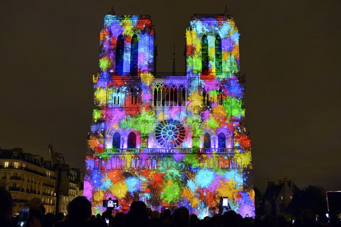 Centenaire de la première guerre mondiale, son et lumière à Notre-Dame de Paris.