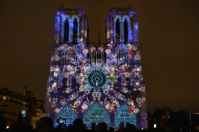 Centenaire de la première guerre mondiale, son et lumière à Notre-Dame de Paris.