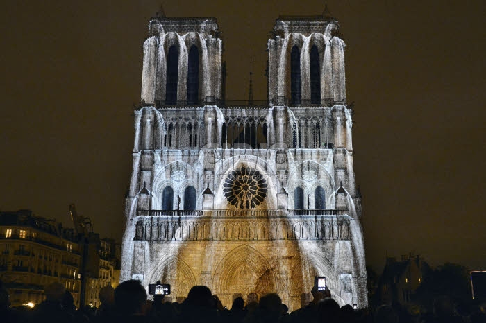 Centenaire de la première guerre mondiale, son et lumière à Notre-Dame de Paris.