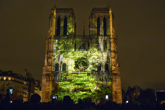 Centenaire de la première guerre mondiale, son et lumière à Notre-Dame de Paris.