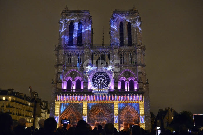 Centenaire de la première guerre mondiale, son et lumière à Notre-Dame de Paris.