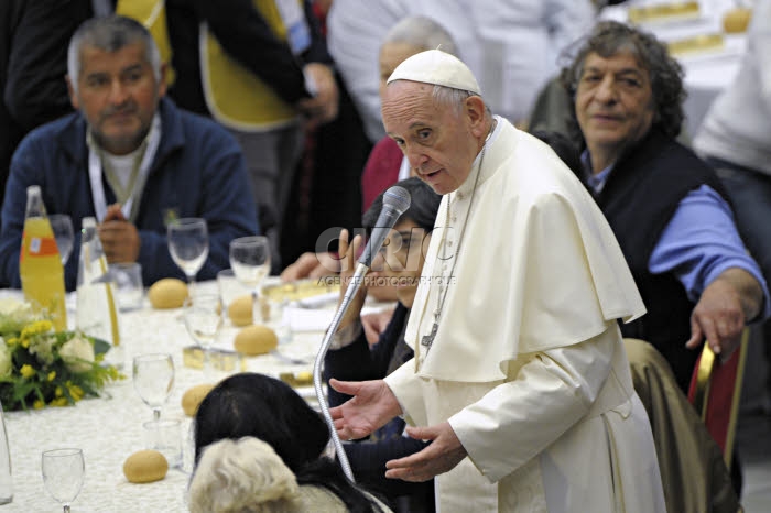 Journée Mondiale de la pauvreté, le pape déjeune avec des personnes démunies