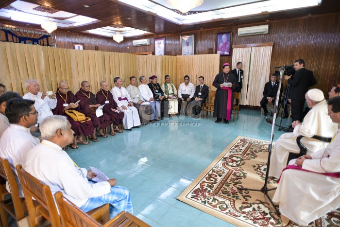 Voyage apostolique du pape François en Birmanie. Pape et responsables des religions