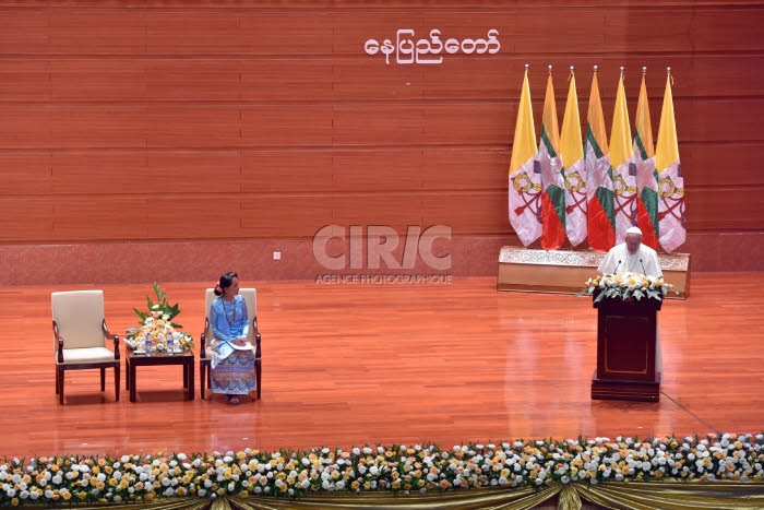 Voyage apostolique du pape François en Birmanie. Le pape et AUNG SAN SUU KYI.