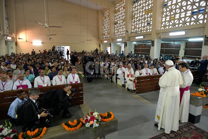 Voyage apostolique du pape François en Bangladesh. Le pape et les évêques du Bangladesh