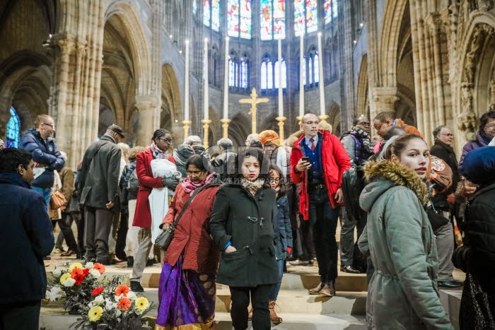 Messe de consécration du nouvel autel de la basilique Saint-Denis.