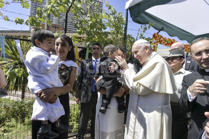 Voyage apostolique du pape François au Chili. Le pape dans une prison pour femmes.