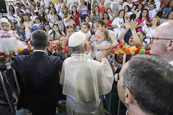 Voyage apostolique du pape François au Chili. Le pape dans une prison pour femmes.