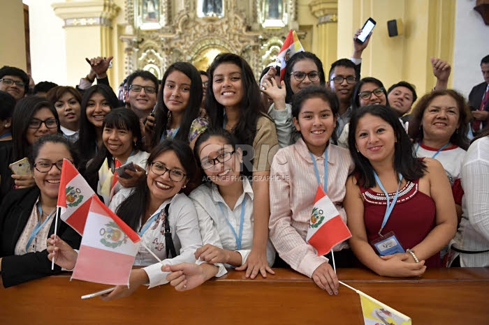 Voyage apostolique du pape François au Pérou. Jeunes dans la cathédrale de Trujillo