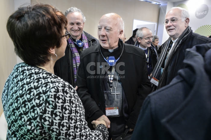 Evêques français au salon de l'agriculture à Paris.