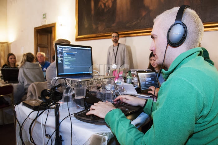Premier “hackathon”, marathon collaboratif autour de la crise migratoire.