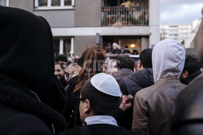 Marche blanche en hommage est rendu à Mireille KNOLL.