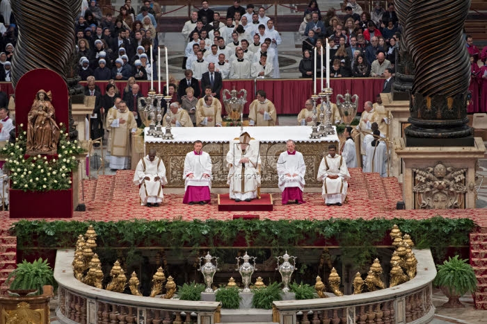 Jeudi Saint. Messe Chrismale en la basilique St Pierre au Vatican.