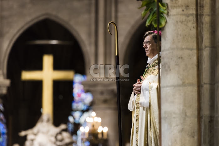 Messe Chrismale célébrée en la cathédrale Notre Dame à Paris.