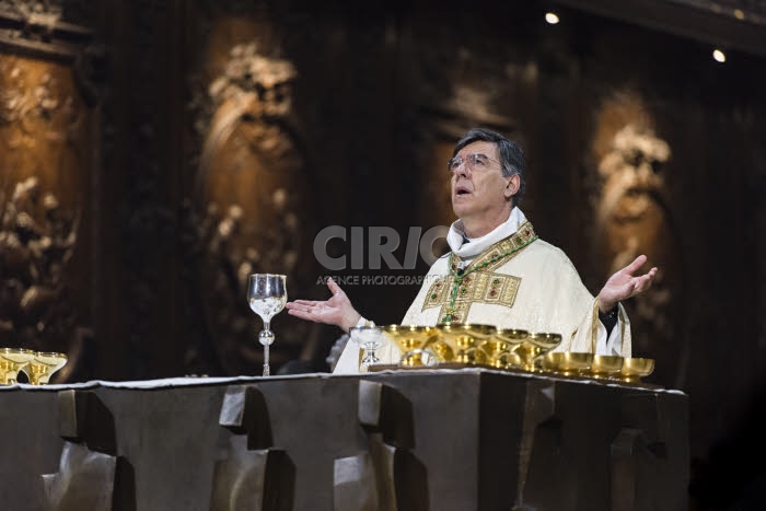 Messe Chrismale célébrée en la cathédrale Notre Dame à Paris.