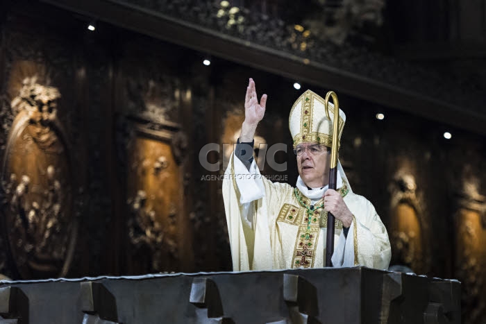 Messe Chrismale célébrée en la cathédrale Notre Dame à Paris.
