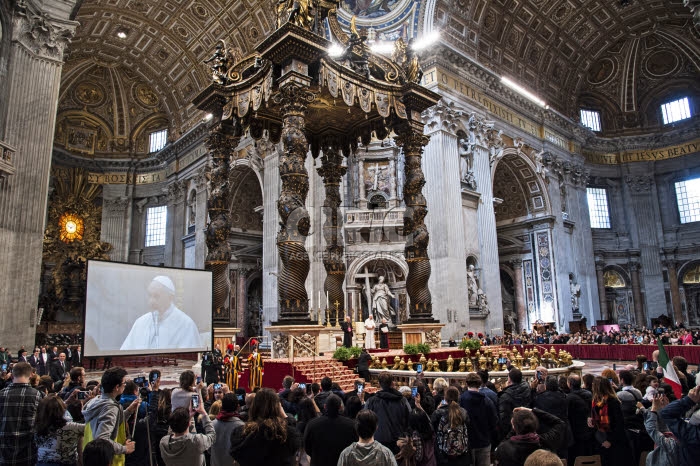 Audience générale dans la basilique Saint Pierre au Vatican.