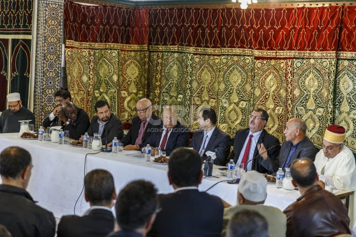 Conseil français du culte musulman lors de la Nuit du doute à Paris.