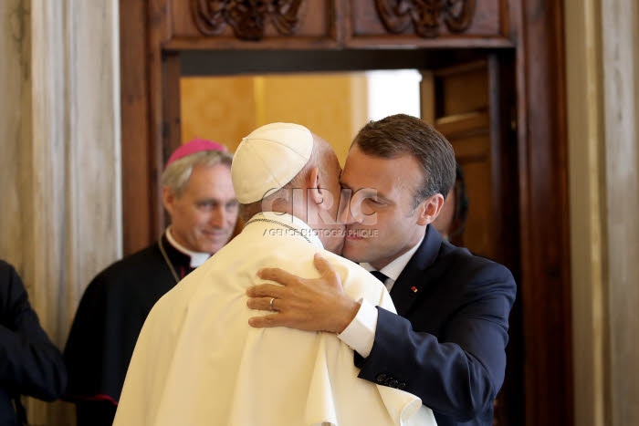 Le pape François reçoit le président Emmanuel MACRON au Vatican.
